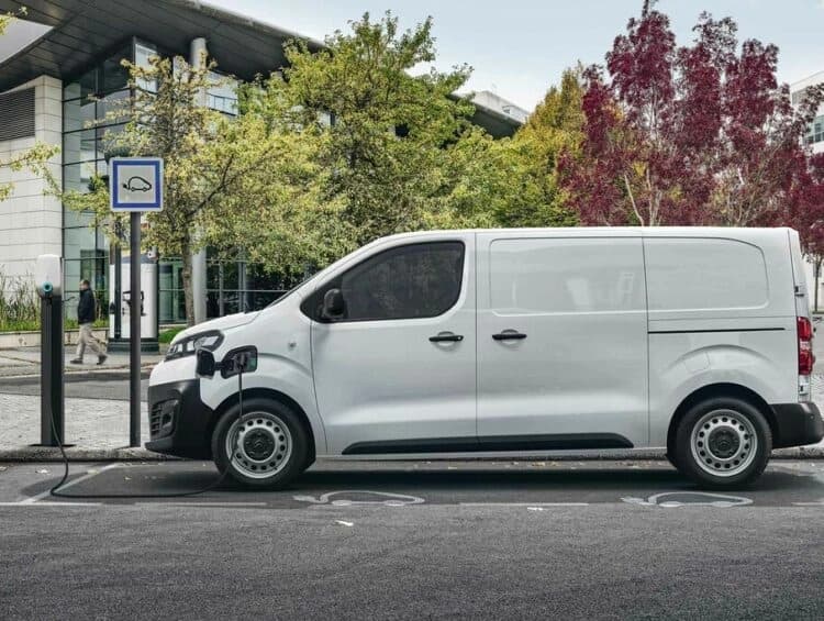 Voyager en van aménagé 100% électrique avec The Family Van